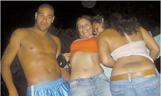 Adriano thích tiệc tùng hơn là đá bóng