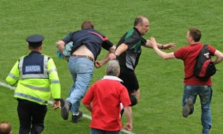 Trọng tài bị đánh hội đồng