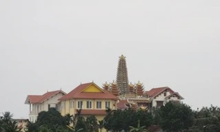 Biệt phủ nguy nga của chủ bữa tiệc 2.000 mâm