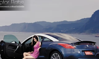 Mỹ nhân gợi cảm bên xế sang