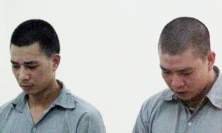 Tên cướp có súng bị "hạ gục" trong ô tô