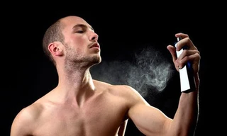 Nước hoa vào mắt, mũi, miệng có độc?