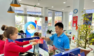 Đầu năm nhận lì xì đại cát tại Bản Việt