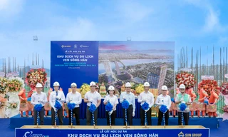 Bộ đôi tháp The Panoma bên sông Hàn, Đà Nẵng cất nóc sau hơn 1 năm thi công