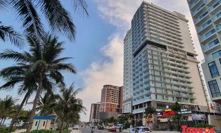 Khách sạn 4-5 sao kín phòng, các khu du lịch lớn 'tung' chương trình hút khách