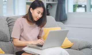 Ứng phó với bệnh “đau cổ vai gáy” khi làm việc tại nhà như thế nào?