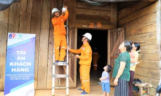 Sửa điện miễn phí cho các hộ nghèo vùng sâu vùng xa Đắk Nông