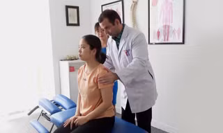 Phòng khám chuyên khoa trị liệu thần kinh cột sống Hoa Kỳ chuyên điều trị cơ xương khớp