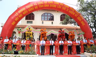 Lãnh đạo tỉnh Bình Dương cắt băng khánh thành nhà truyền thông TP Thủ Dầu Một