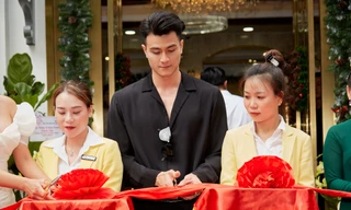 Siêu mẫu Vĩnh Thụy cắt băng khai trương trung tâm dịch vụ khách hàng Charm Club