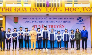 Xi Măng Xuân Thành tặng hơn 10.000 mũ bảo hiểm đạt chuẩn cho người dân và học sinh