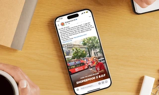 Giới trẻ rủ nhau check-in với biển quảng cáo để săn voucher, bạn đã biết chưa?