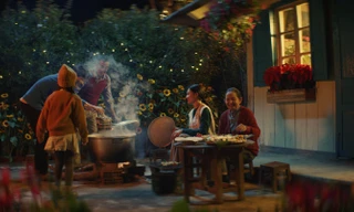 Trao quà sức khỏe, tri ân tấm lòng mẹ cha