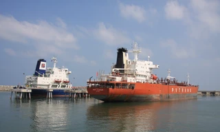 Hoạt động xuất bán xăng dầu tại cảng NMLD Dung Quất