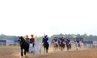 Choáng ngợp với màn ra mắt của Học viện cưỡi ngựa đầu tiên tại Việt Nam trên đảo Vũ Yên