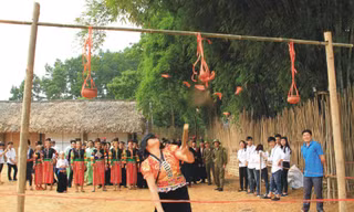 Xưa trò chơi dân gian đón Tết, nay đón Nguyên đán với game 4.0