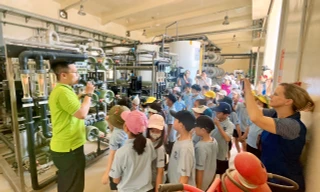 Học sinh trường quốc tế thích thú tham quan bãi rác Đa Phước