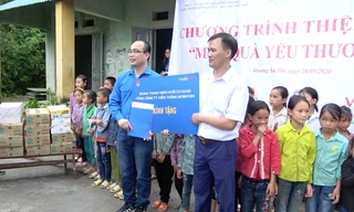 Tuổi trẻ MobiFone đóng góp 'Món quà yêu thương' tới học sinh địa đầu Tổ quốc