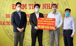 Fast Retailing trao tặng 500.000 khẩu trang góp sức đẩy lùi dịch COVID-19 