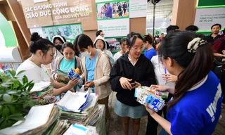 Các bạn trẻ hào hứng với trải nghiệm 'siêu xanh, siêu xinh' đến từ Vinamilk 