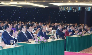 Thủ tướng Nguyễn Xuân Phúc tham dự và chỉ đạo hội nghị cùng gần 2.000 đại biểu.