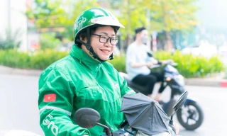 Mở 'túi đồ nghề' của nữ tài xế Grab: Không thể thiếu đồ làm đẹp và thật nhiều niềm vui