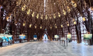 VCCA tổ chức trưng bày nghệ thuật 'Lễ hội sắc màu của biển' tại Grand World Phú Quốc