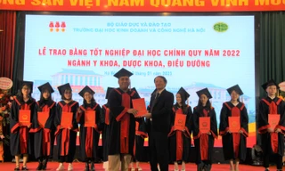 Trường Đại học KD&CN Hà Nội trao bằng tốt nghiệp Y khoa cho khóa học đầu tiên tại trường