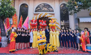 Khai xuân Ất Tỵ, khách hàng nhận “mưa” lì xì từ doanh nghiệp