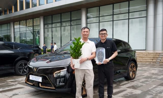 Chủ xe VinFast VF 7: ‘Nhận xe 1 tỷ mà có trang bị như xe 4 tỷ’