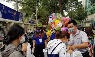 VietCredit phối hợp Thành Đoàn TP.HCM hỗ trợ xe đưa công nhân về Tết