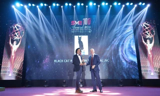 Đại diện Black Cat vinh dự nhận Giải thưởng SME100 Asia