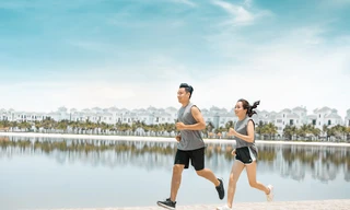 Tận hưởng cuộc sống năng động tại thành phố biển hồ: chạy bộ trên bãi biển, tập thể thao tại sân tập gym ngoài trời…