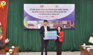 Đại diện tập đoàn MED GROUP trao 1,5 tỷ đồng tới Hội Chữ Thập đỏ Việt Nam