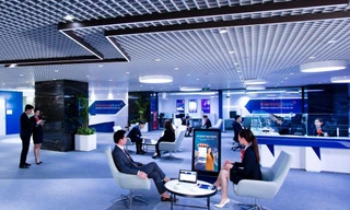 KienlongBank giành cú đúp giải thưởng cho hạng mục Nhân sự & Dịch vụ khách hàng