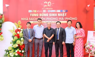 Kỷ niệm 20 năm – Khách hàng trúng thưởng xe đạp địa hình tại Nhà sách Tiền Phong Hải Phòng