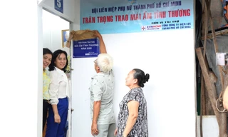 Trao tặng ‘Mái ấm tình thương’ cho gia đình khó khăn