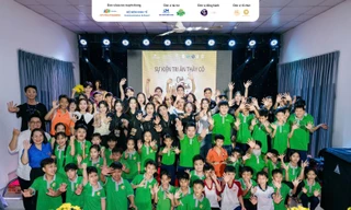 Hành trình tri ân sứ mệnh của nghề giáo viên qua dự án tốt nghiệp “Đêm Hướng Dương”