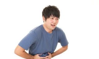 Người viêm đại tràng khổ sở với các triệu chứng hành hạ