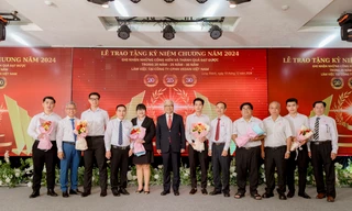 Vedan Việt Nam trao tặng kỷ niệm chương tôn vinh 301 nhân viên có thâm niên 20 - 25 - 30 năm