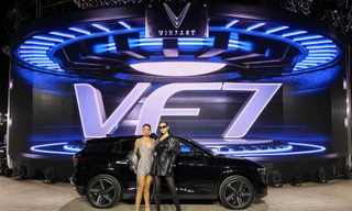 Mãn nhãn màn ra mắt ấn tượng của VF 7 trong không gian đậm chất thời trang và công nghệ