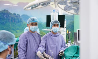 Phẫu thuật nội soi bóc tách thành công nang tuyến thượng thận lớn