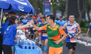10.000 Chân chạy bứt phá Tay Ho Half Marathon 2024 cùng Pocari Sweat Việt Nam