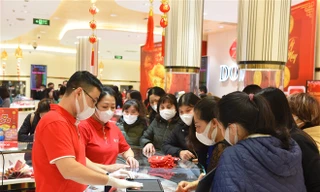 Cảnh đông đúc thường thấy tại các trung tâm, cửa hàng vàng dịp Thần Tài.