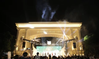 Vinhomes Star City khai trương cổng chào Victoria và quảng trường ánh sáng