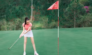 CEO Trần Huyền Nhung chơi golf để học tính kiên nhẫn