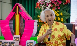 Nhạc sư Vĩnh Bảo ra mắt sách - "Những giai điệu cuộc đời" - ở quê nhà Đồng Tháp hồi tháng 5. Ảnh: Thành Nguyễn.