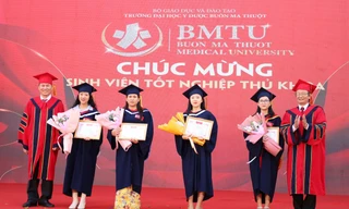 Trường ĐH Y Dược Buôn Ma Thuột trao bằng cho 246 tân dược sĩ, bác sĩ