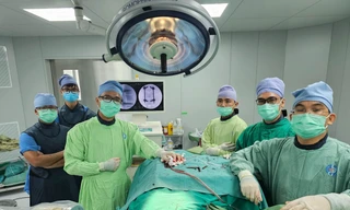 Bắt vít cột sống qua da - Phương pháp điều trị hiệu quả 