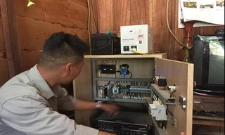 Cận cảnh thiết bị cảnh báo lũ tự động từ xa của Công ty Thủy điện Buôn Kuốp